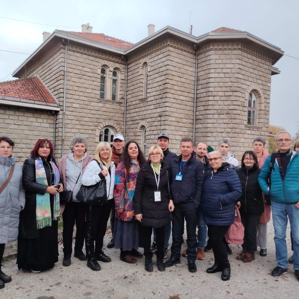 IMG-28a6f507fbf8cdda39c629d036a407cd-V